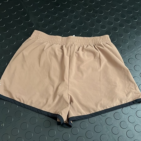 Beyond yoga go retro shorts - Picture 5 of 5